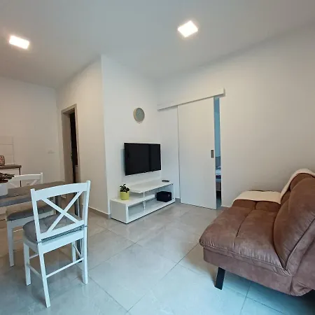 Апартаменты Leon 1 Новиград