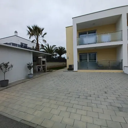 Leon 1 * Новиград