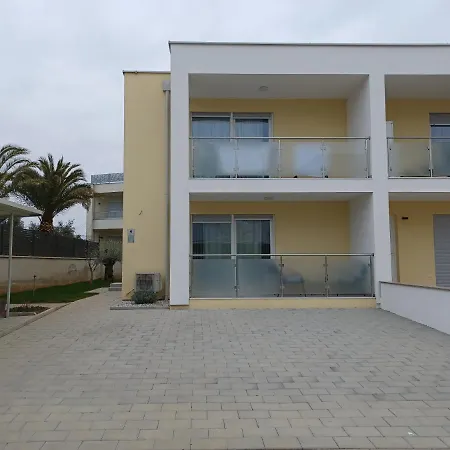 Leon 1 Апартаменты Новиград