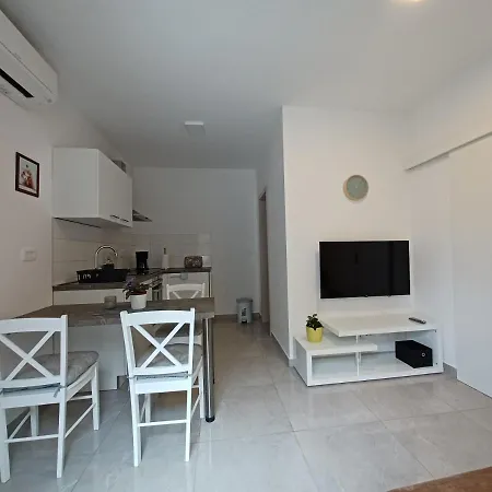 Апартаменты Leon 1 Новиград