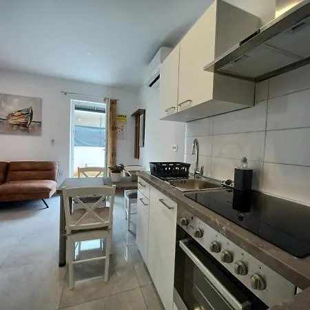 Leon 1 Апартаменты *