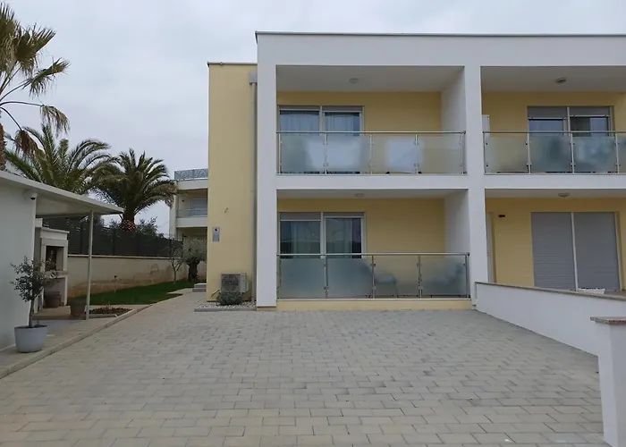 Leon 1 アパート Novigrad Istria